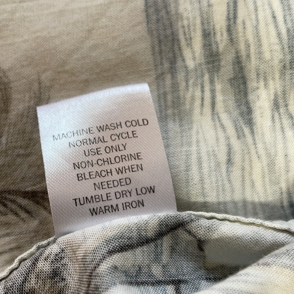 Windham Pointe Men’s L Short Sleeve Tropical button Down - Picture 8 of 11